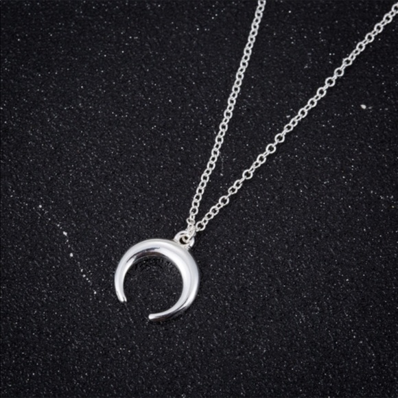 NEW Silver Bohemian Crescent Horn Moon Pendant ❤️ - Picture 5 of 5